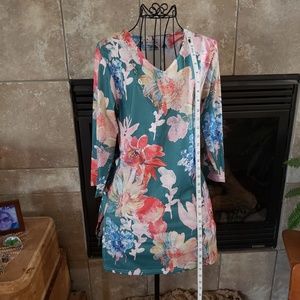 V-neck tunic, never worn Small Very pretty